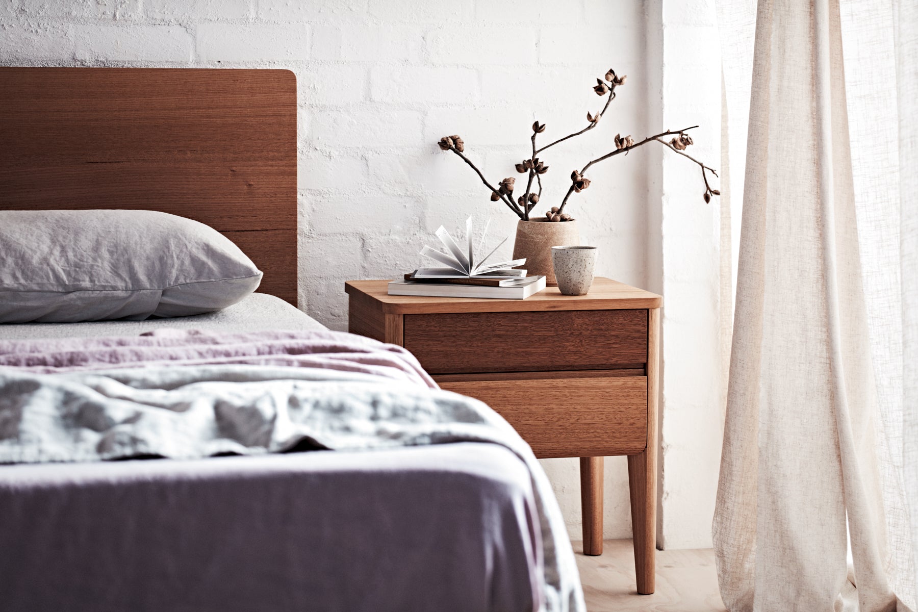 Kuri Bedside