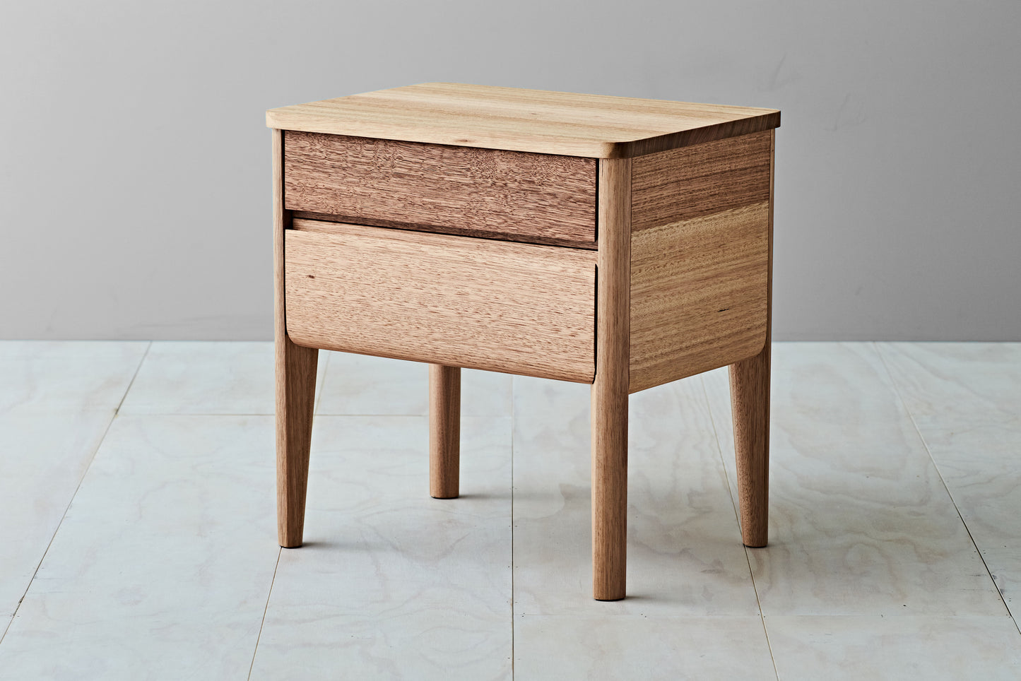 Kuri Bedside