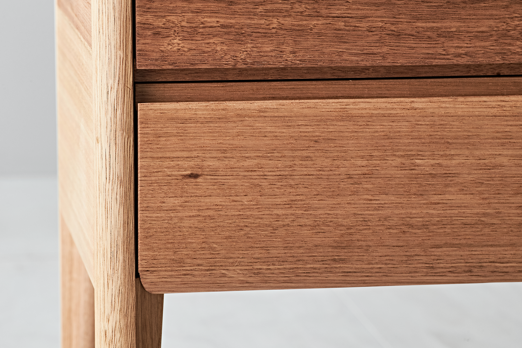 Kuri Bedside