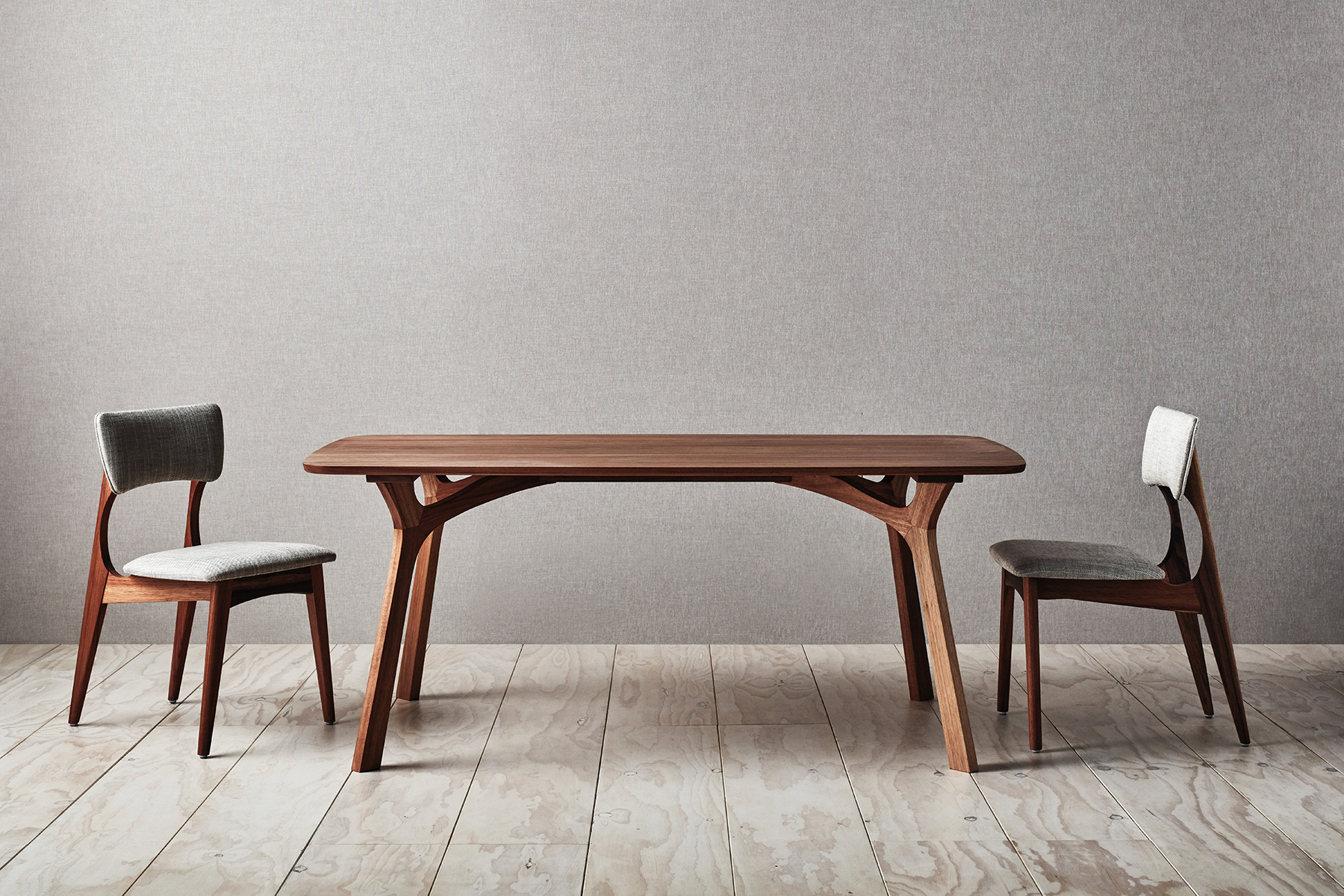 Lyssna Dining Table