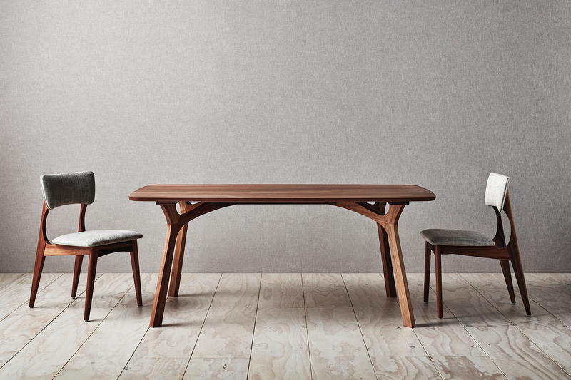Lyssna Dining Table