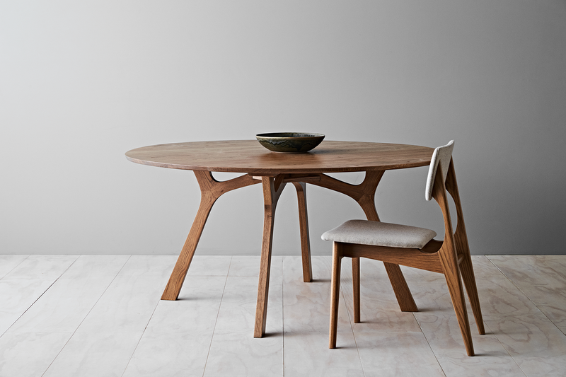 Lyssna Round Dining Table