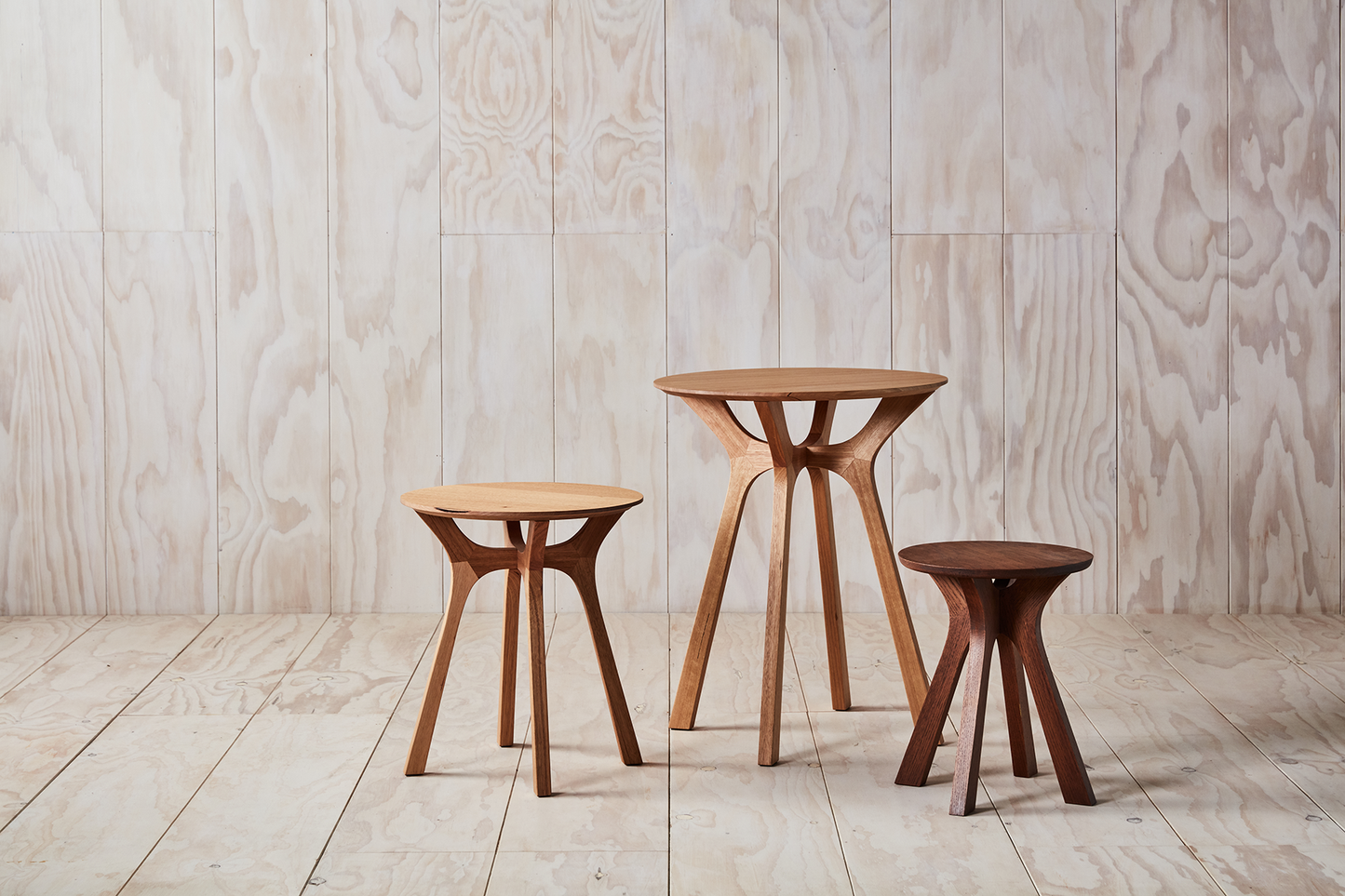Lyssna Side Table