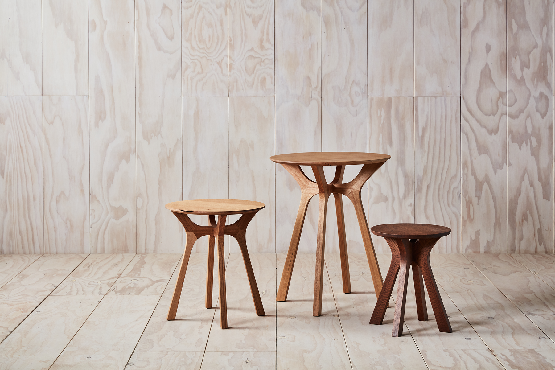 Lyssna Side Table