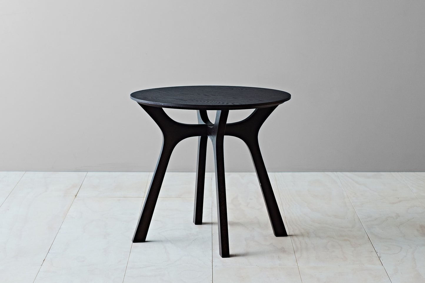 Lyssna Side Table