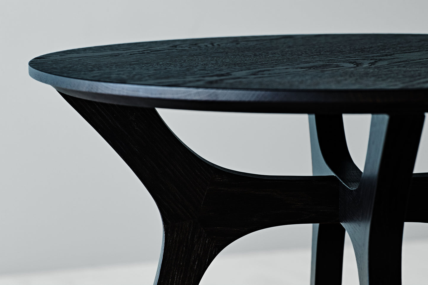 Lyssna Side Table