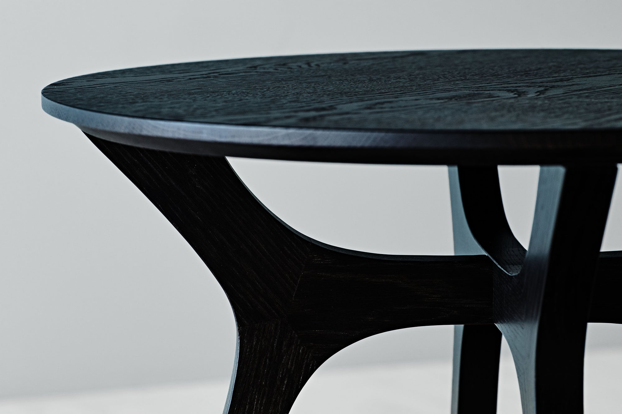 Lyssna Side Table