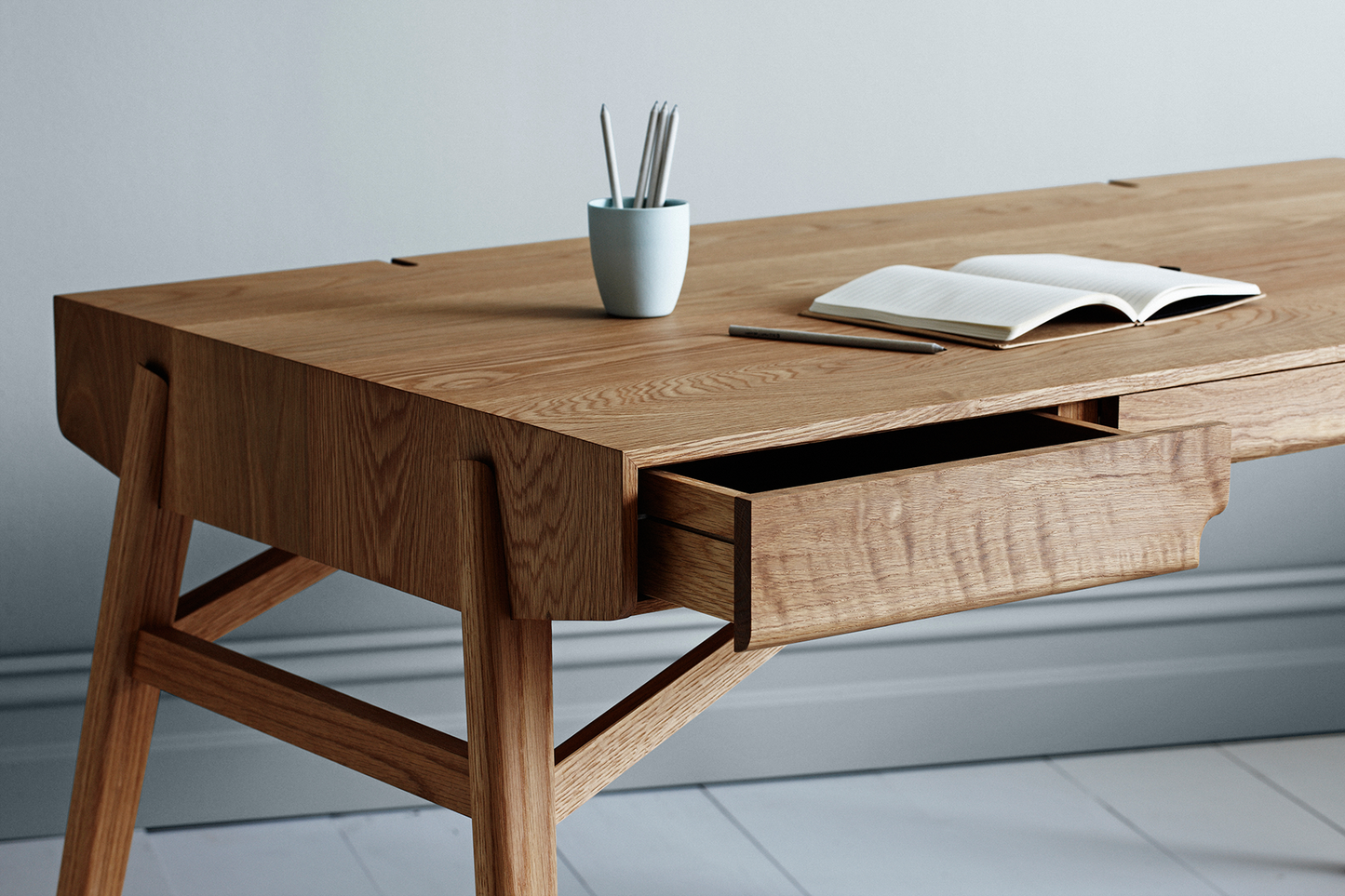 Tuki Desk