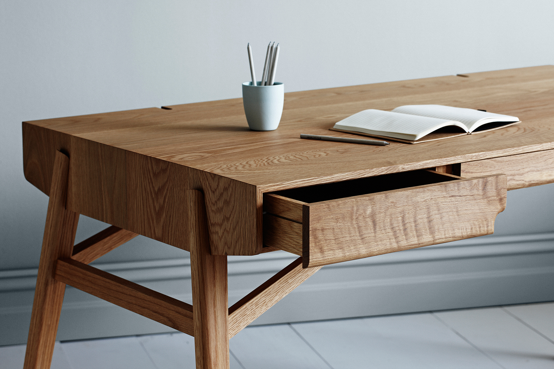 Tuki Desk