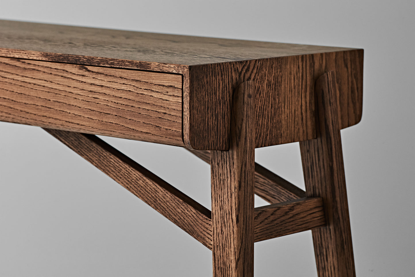 Tuki Hall Table