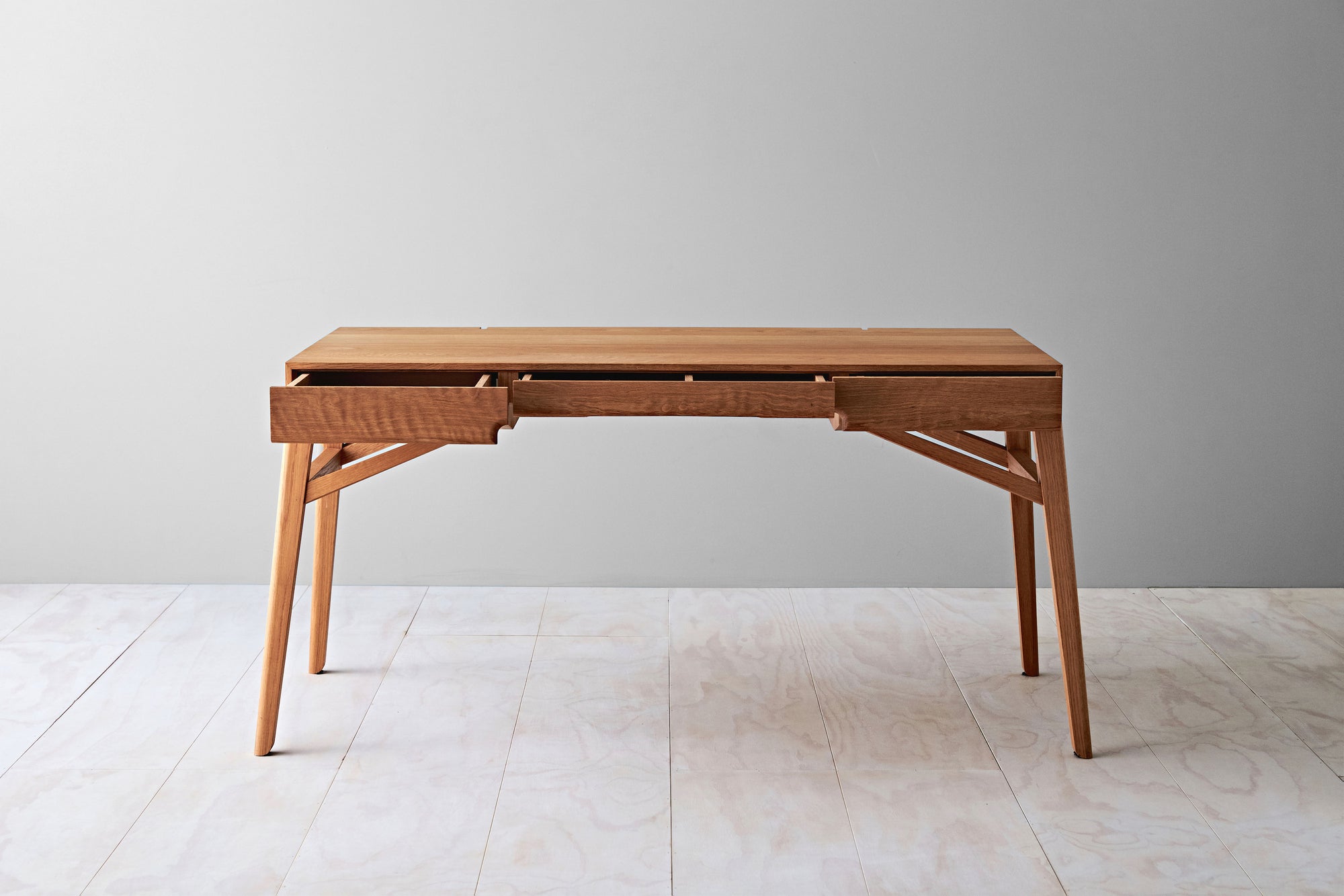 Tuki Desk